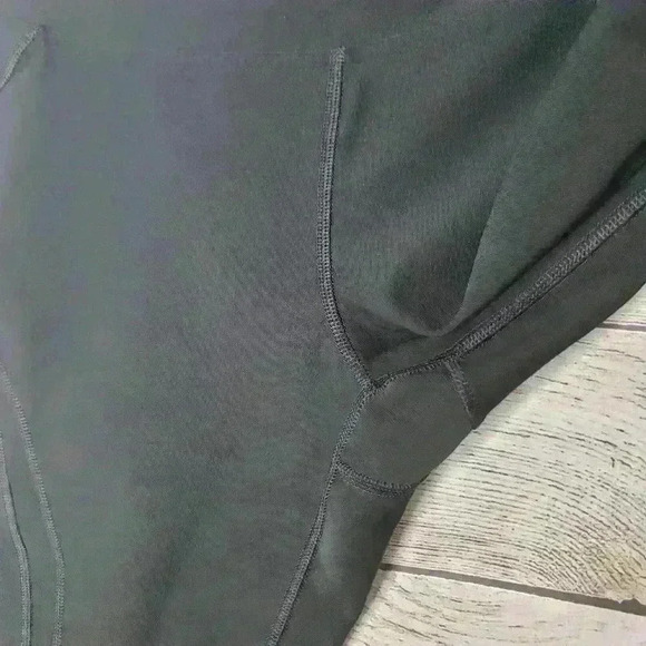 Reebok women's black capri length leggings size medium - Picture 7 of 9